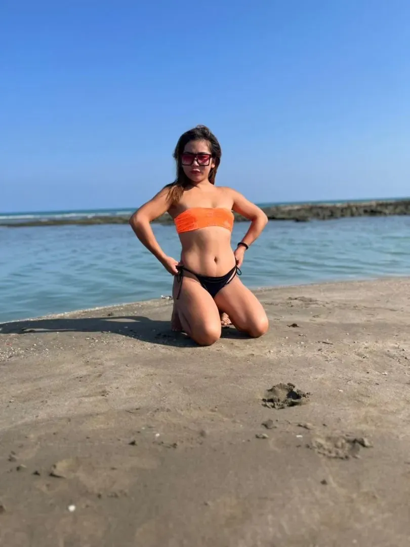 Model Nora